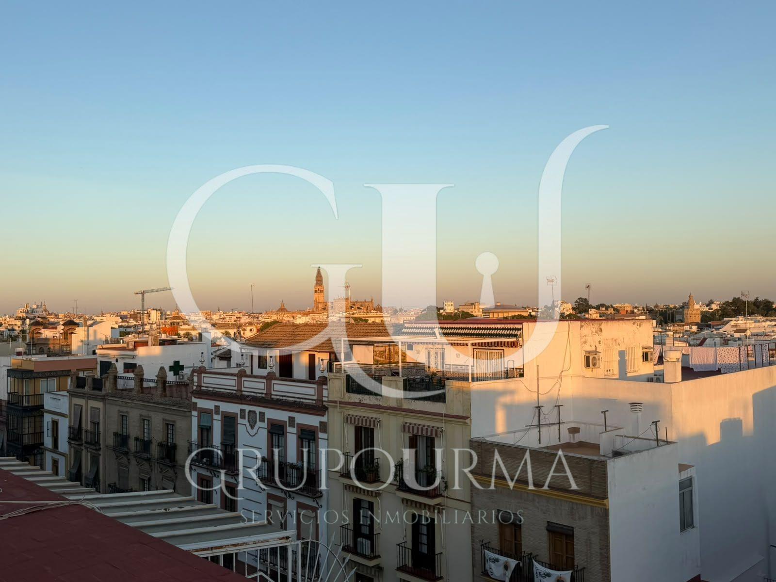 ¡ESTUPENDO PISO EN VENTA EN EL CORAZON DE TRIANA!