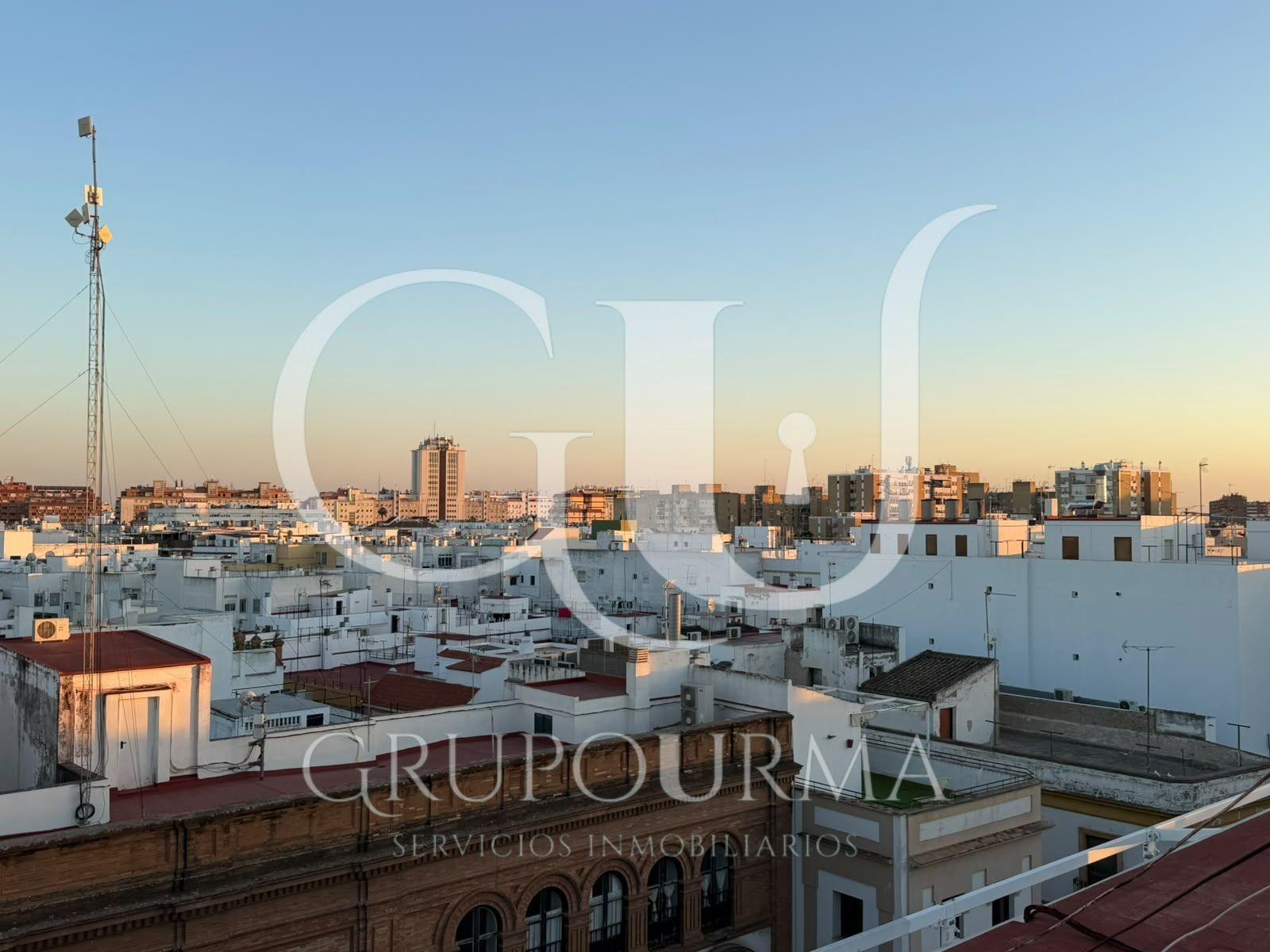 ¡ESTUPENDO PISO EN VENTA EN EL CORAZON DE TRIANA!