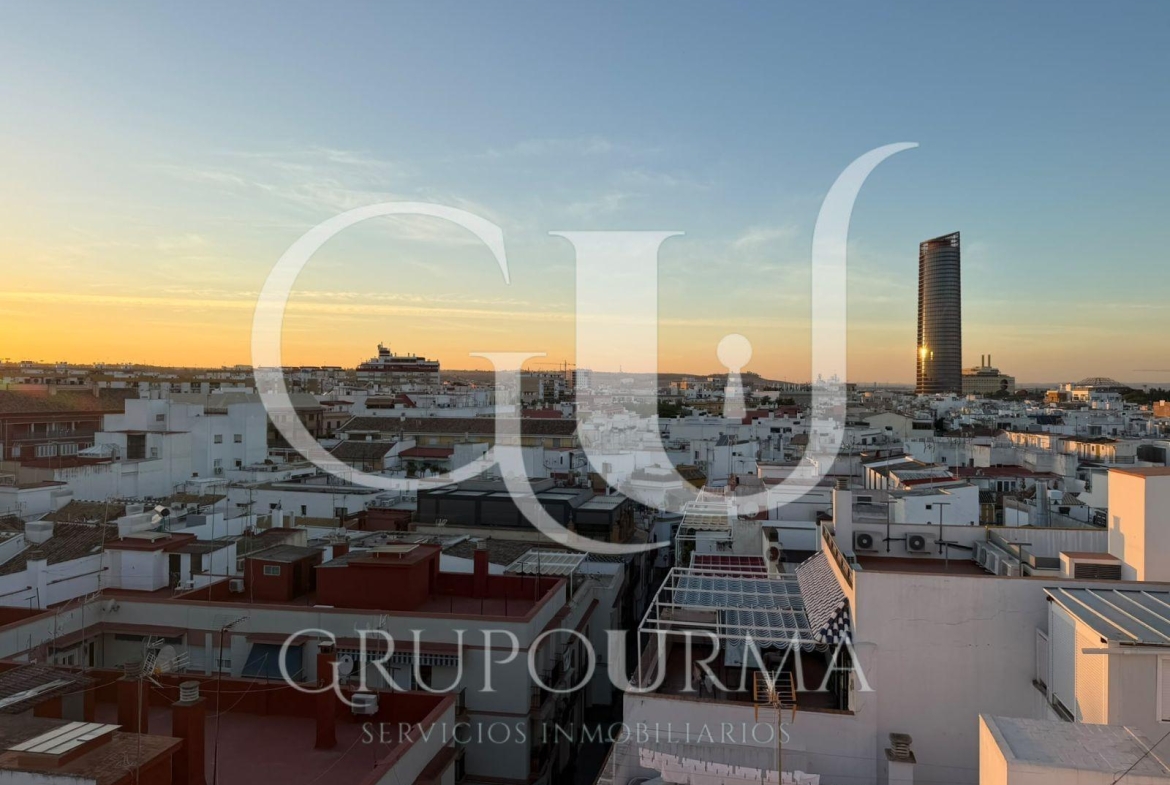 ¡ESTUPENDO PISO EN VENTA EN EL CORAZON DE TRIANA!