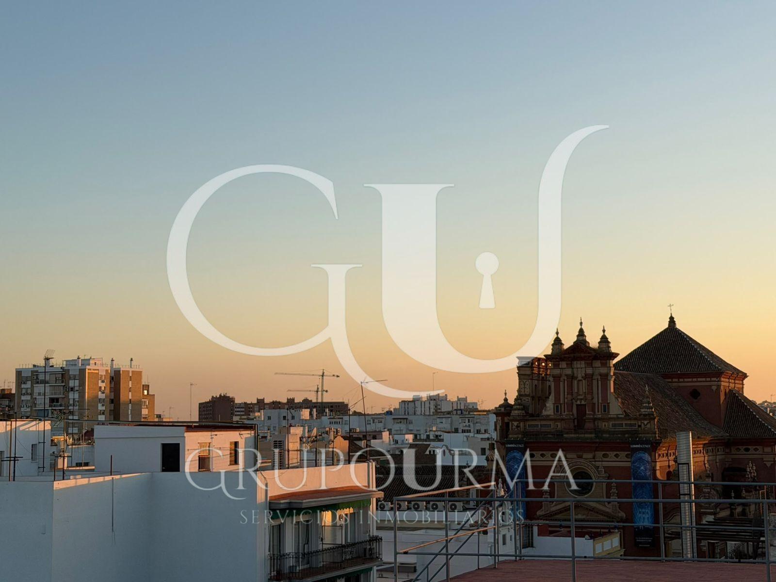 ¡ESTUPENDO PISO EN VENTA EN EL CORAZON DE TRIANA!