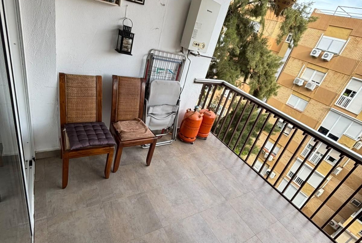 ¡SE ALQUILA UNA ESTUPENDA HABITACION DOBLE CON BAÑO EN SUITE EN CALLE URQUIZA – ZONA SANTA JUSTA!