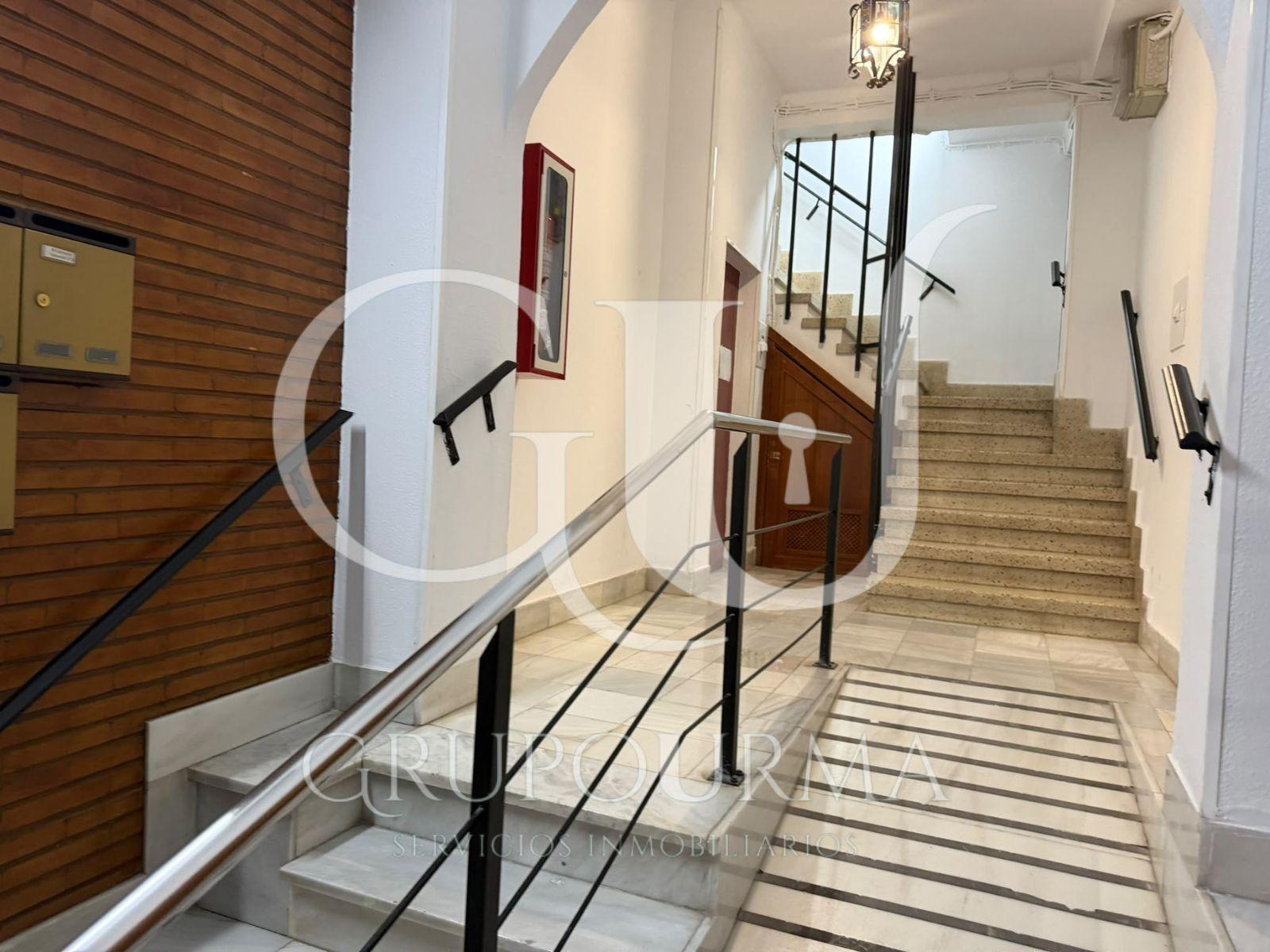 ¡ESTUPENDO PISO EN VENTA EN EL CORAZON DE TRIANA!