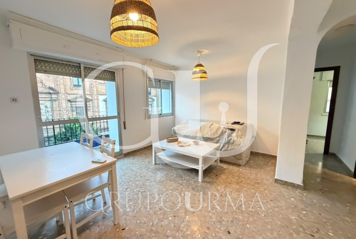 ¡ESTUPENDO PISO EN VENTA EN EL CORAZON DE TRIANA!