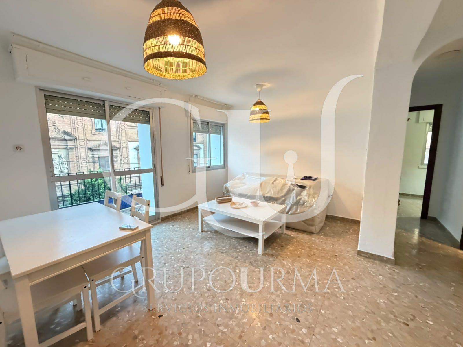 ¡ESTUPENDO PISO EN VENTA EN EL CORAZON DE TRIANA!