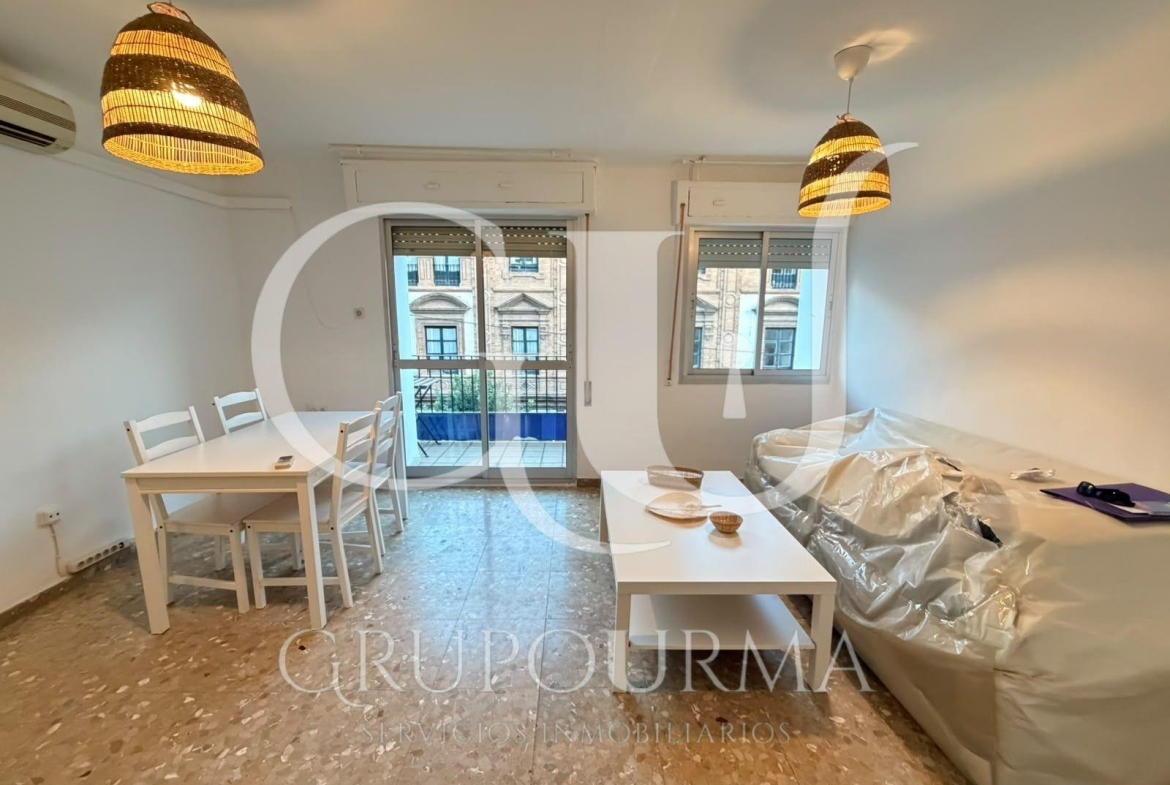 ¡ESTUPENDO PISO EN VENTA EN EL CORAZON DE TRIANA!