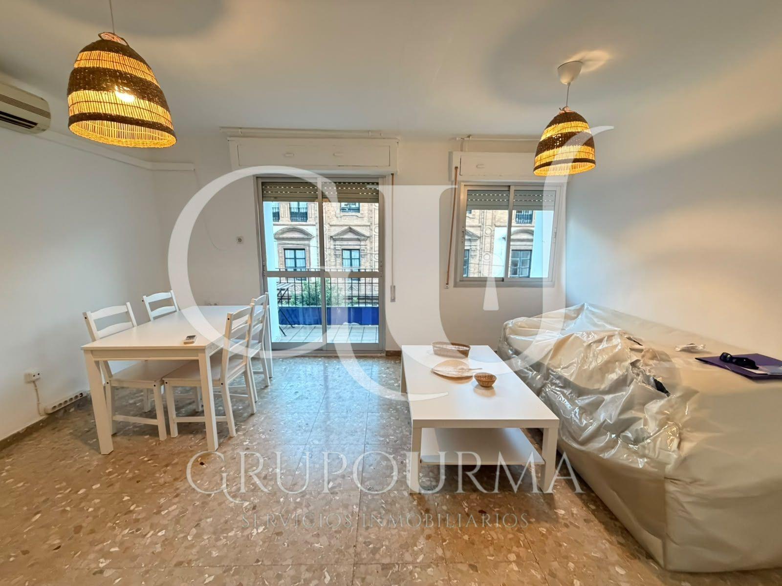 ¡ESTUPENDO PISO EN VENTA EN EL CORAZON DE TRIANA!