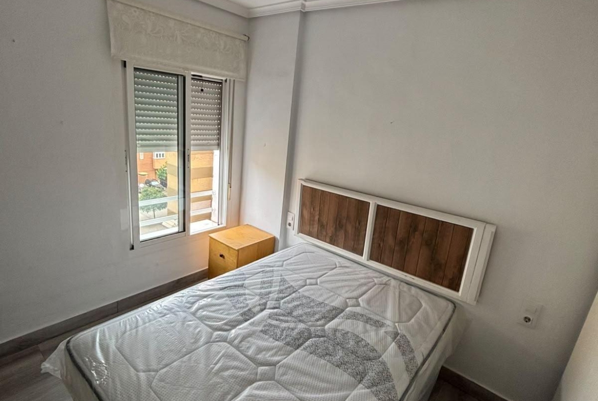 ¡SE ALQUILA UNA ESTUPENDA HABITACION DOBLE CON BAÑO EN SUITE EN CALLE URQUIZA – ZONA SANTA JUSTA!