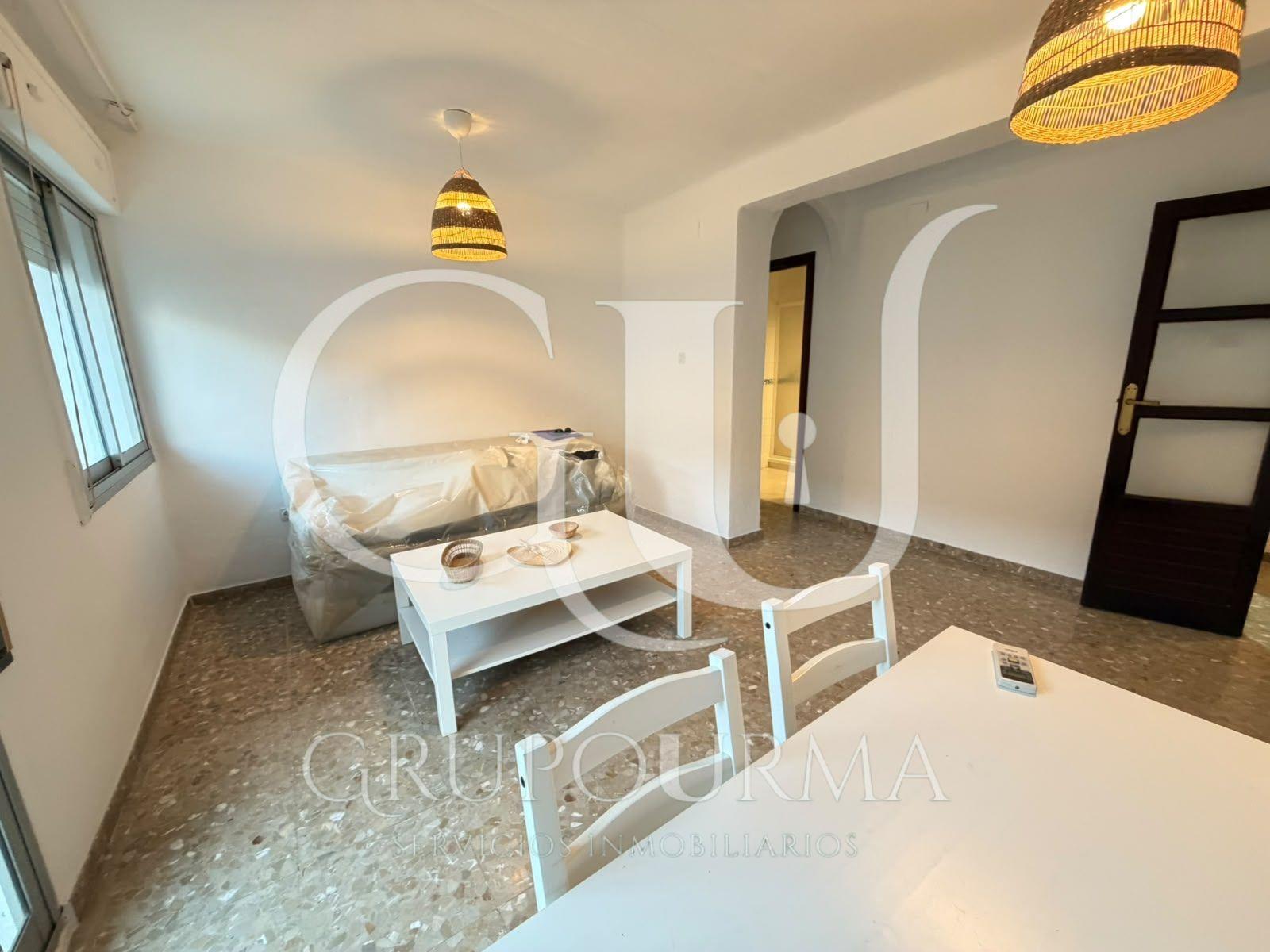 ¡ESTUPENDO PISO EN VENTA EN EL CORAZON DE TRIANA!