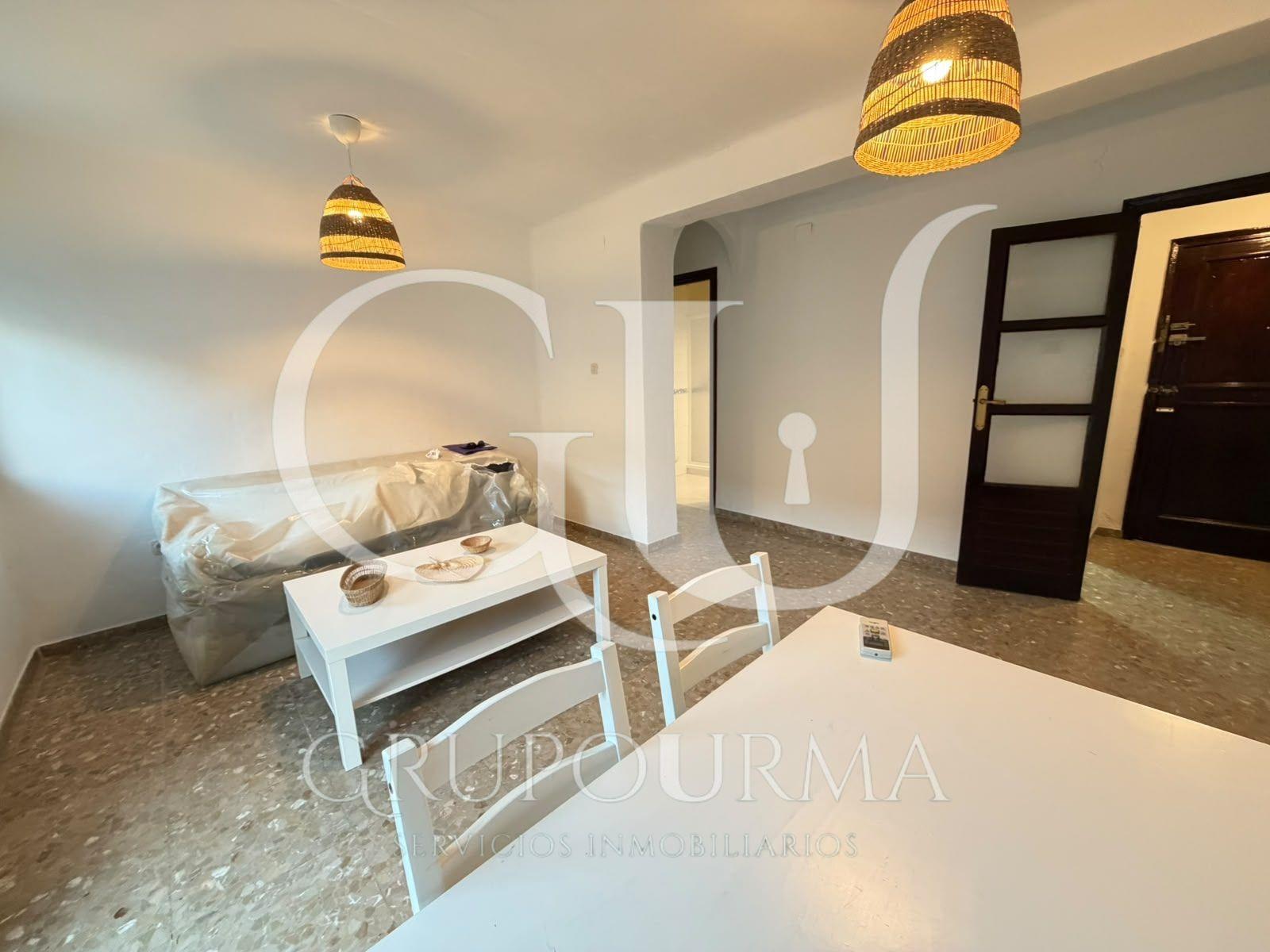 ¡ESTUPENDO PISO EN VENTA EN EL CORAZON DE TRIANA!