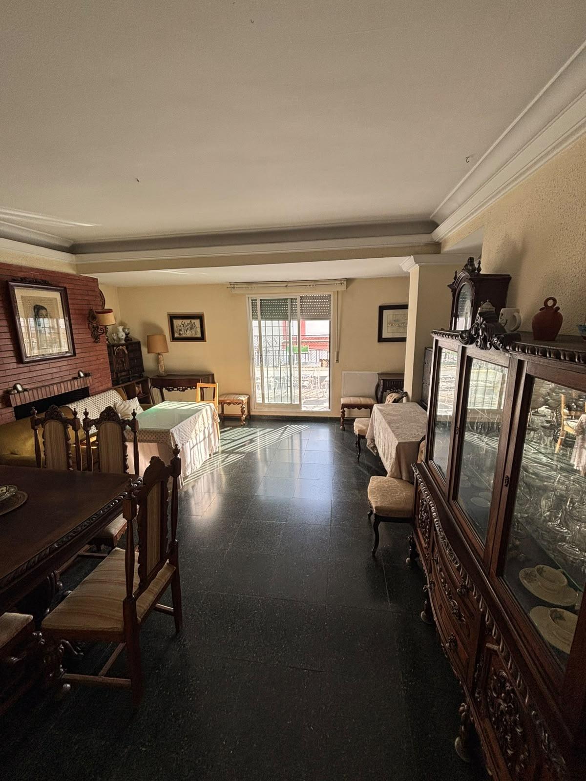 ¡GRUPO URMA OFRECE ESTA MAGNÍFICA VIVIENDA DE 255 M² EN CALLE ZARAGOZA, UNA DE LAS UBICACIONES MÁS PRIVILEGIADAS DE SEVILLA!