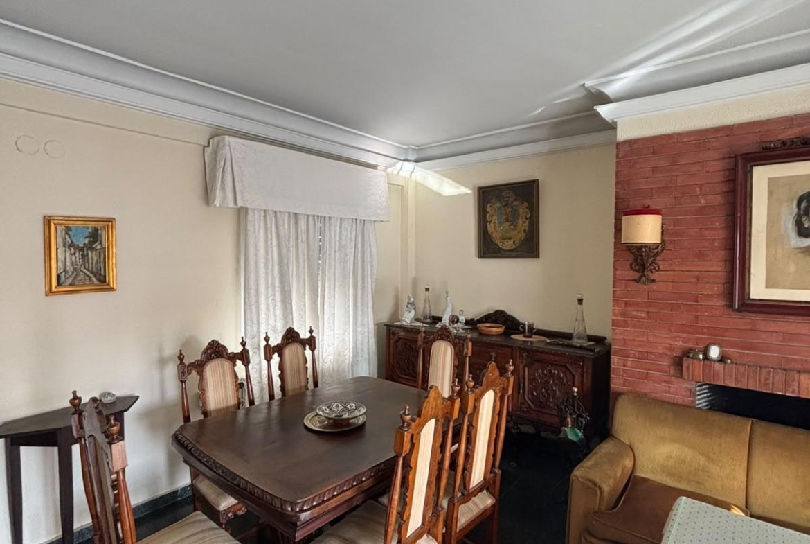 ¡GRUPO URMA OFRECE ESTA MAGNÍFICA VIVIENDA DE 255 M² EN CALLE ZARAGOZA, UNA DE LAS UBICACIONES MÁS PRIVILEGIADAS DE SEVILLA!