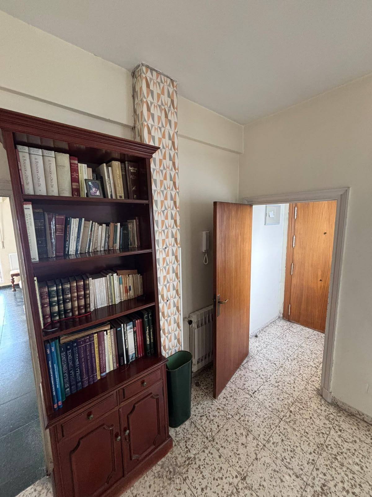 ¡GRUPO URMA OFRECE ESTA MAGNÍFICA VIVIENDA DE 255 M² EN CALLE ZARAGOZA, UNA DE LAS UBICACIONES MÁS PRIVILEGIADAS DE SEVILLA!