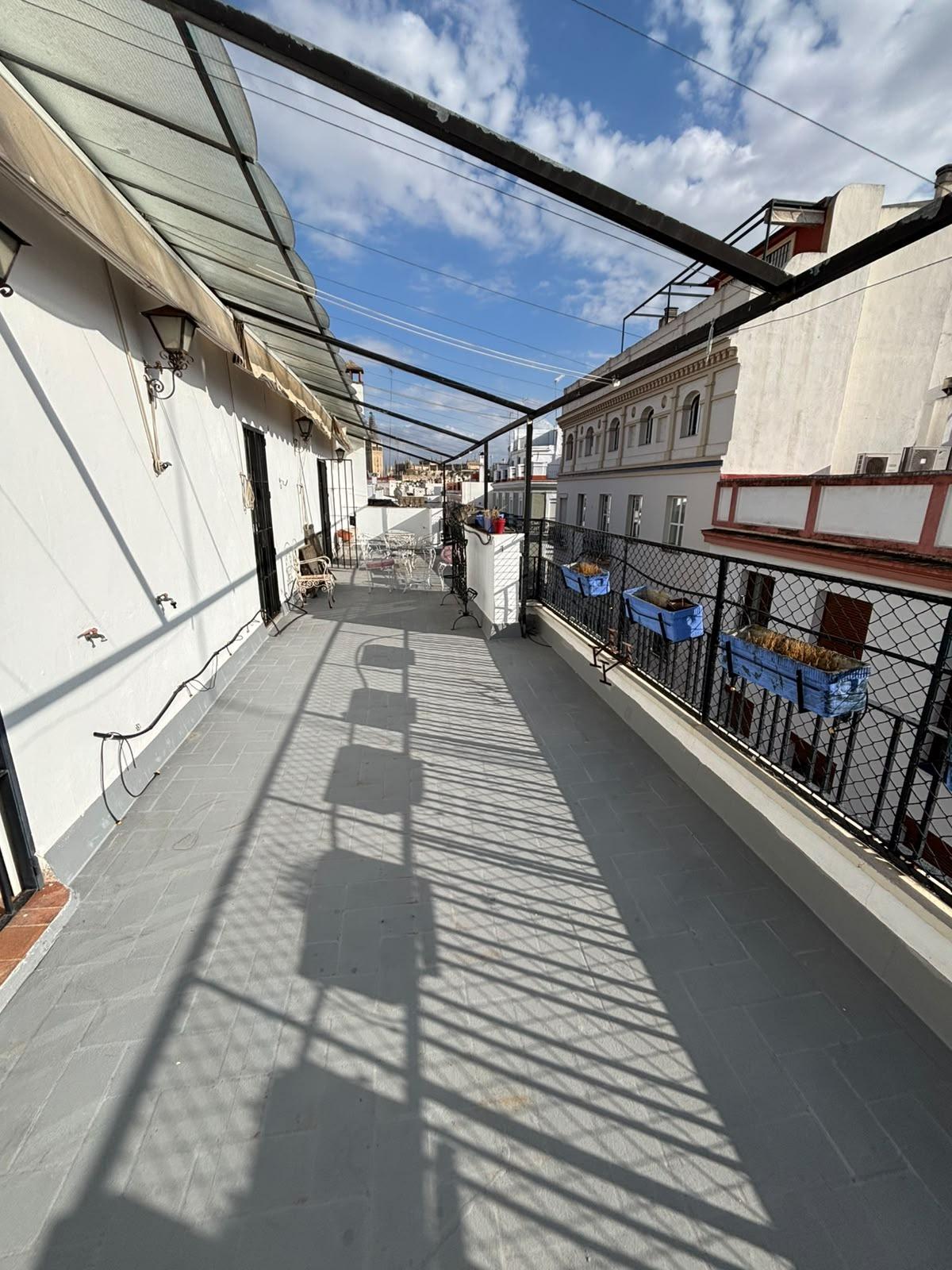 ¡GRUPO URMA OFRECE ESTA MAGNÍFICA VIVIENDA DE 255 M² EN CALLE ZARAGOZA, UNA DE LAS UBICACIONES MÁS PRIVILEGIADAS DE SEVILLA!