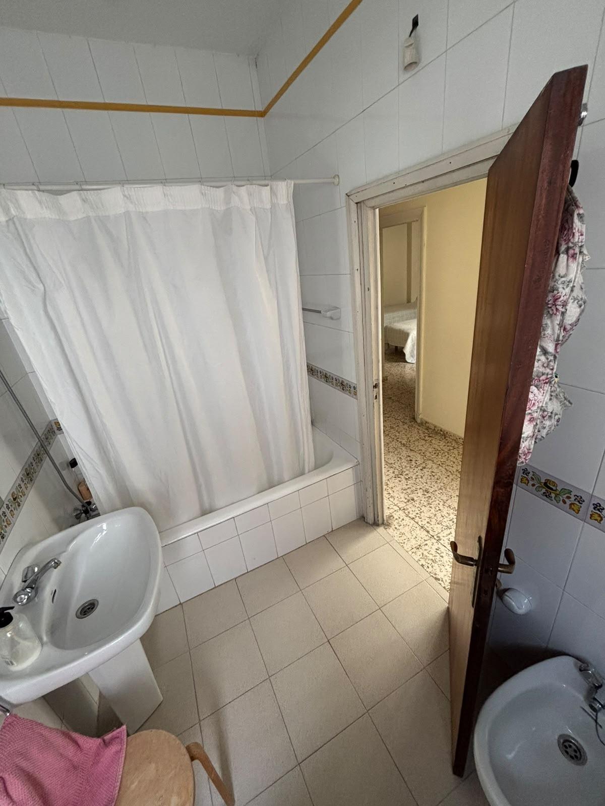 ¡GRUPO URMA OFRECE ESTA MAGNÍFICA VIVIENDA DE 255 M² EN CALLE ZARAGOZA, UNA DE LAS UBICACIONES MÁS PRIVILEGIADAS DE SEVILLA!