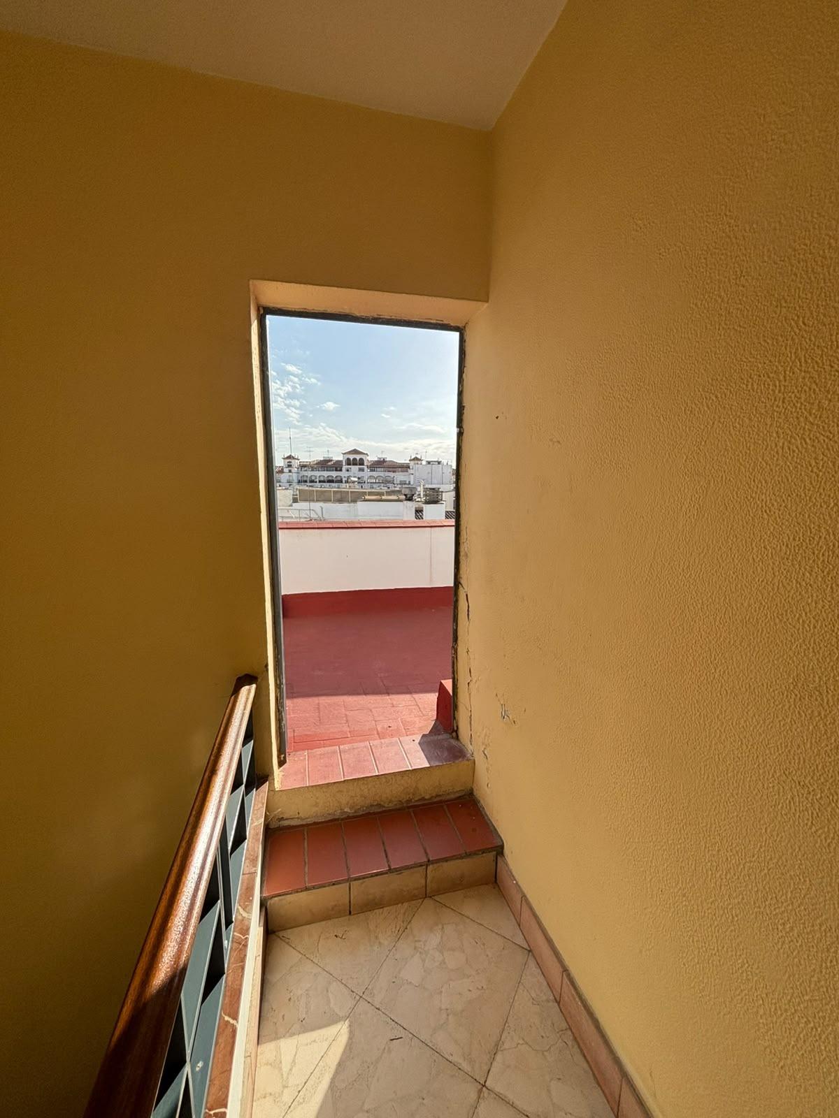 ¡GRUPO URMA OFRECE ESTA MAGNÍFICA VIVIENDA DE 255 M² EN CALLE ZARAGOZA, UNA DE LAS UBICACIONES MÁS PRIVILEGIADAS DE SEVILLA!