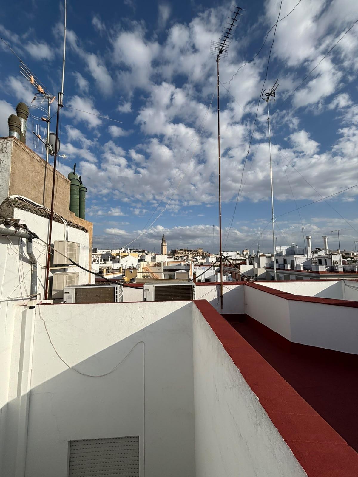 ¡GRUPO URMA OFRECE ESTA MAGNÍFICA VIVIENDA DE 255 M² EN CALLE ZARAGOZA, UNA DE LAS UBICACIONES MÁS PRIVILEGIADAS DE SEVILLA!