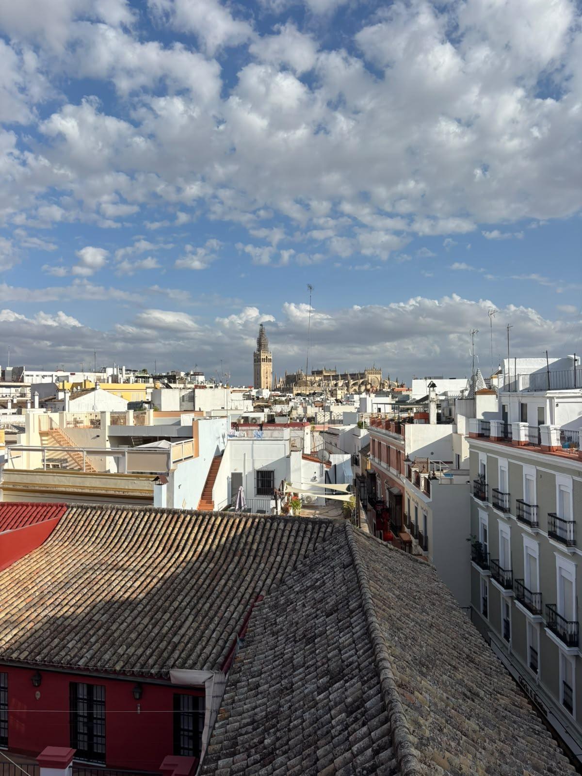 ¡GRUPO URMA OFRECE ESTA MAGNÍFICA VIVIENDA DE 255 M² EN CALLE ZARAGOZA, UNA DE LAS UBICACIONES MÁS PRIVILEGIADAS DE SEVILLA!