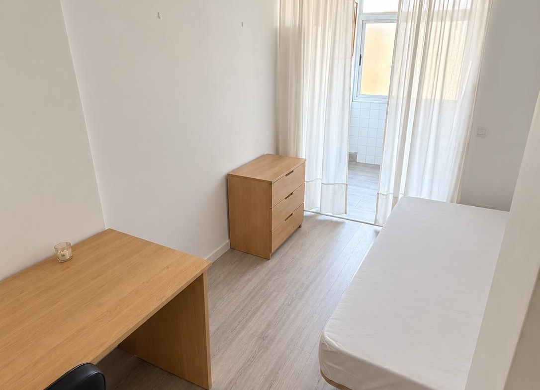 ¡SE ALQUILAN 2 ESTUPENDAS HABITACIONES EN CALLE URQUIZA – ZONA SANTA JUSTA!
