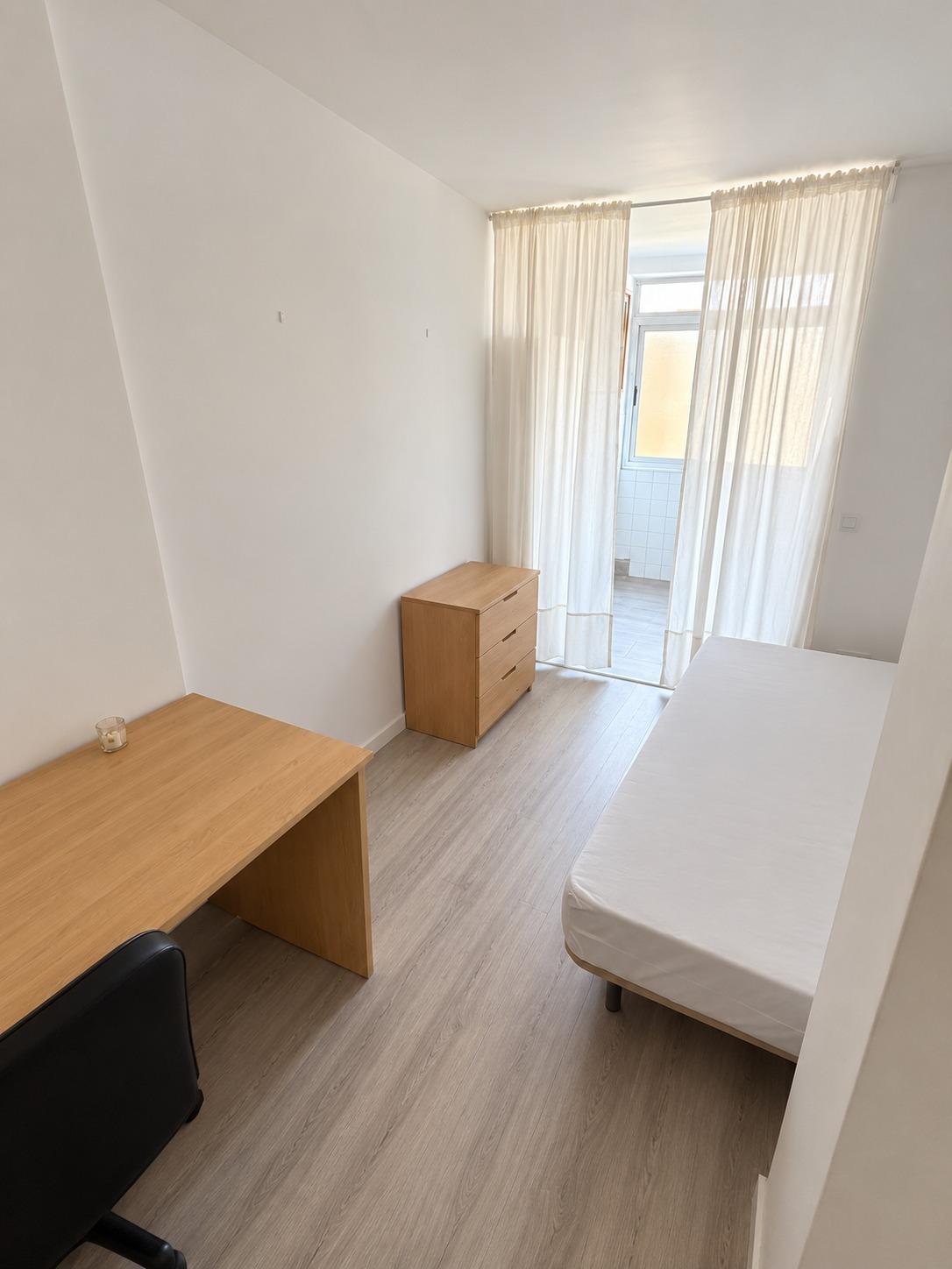 ¡SE ALQUILAN 2 ESTUPENDAS HABITACIONES EN CALLE URQUIZA – ZONA SANTA JUSTA!