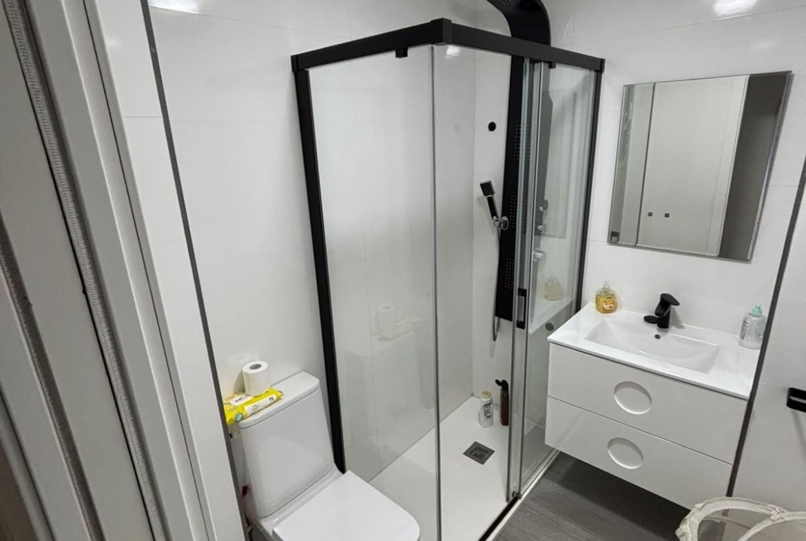 ¡SE ALQUILAN 2 ESTUPENDAS HABITACIONES EN CALLE URQUIZA – ZONA SANTA JUSTA!