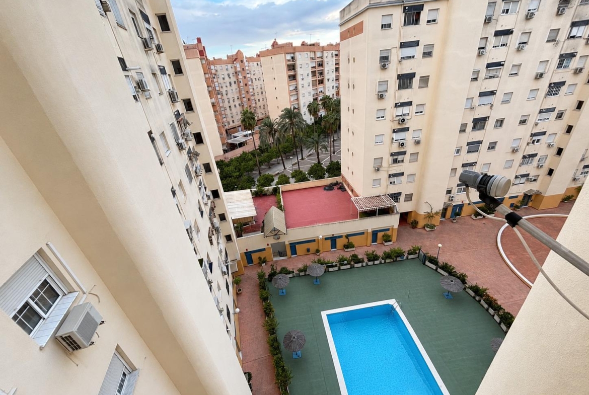 ¡ESTUPENDO PISO EN URBANIZACION PARQUEFLORES!