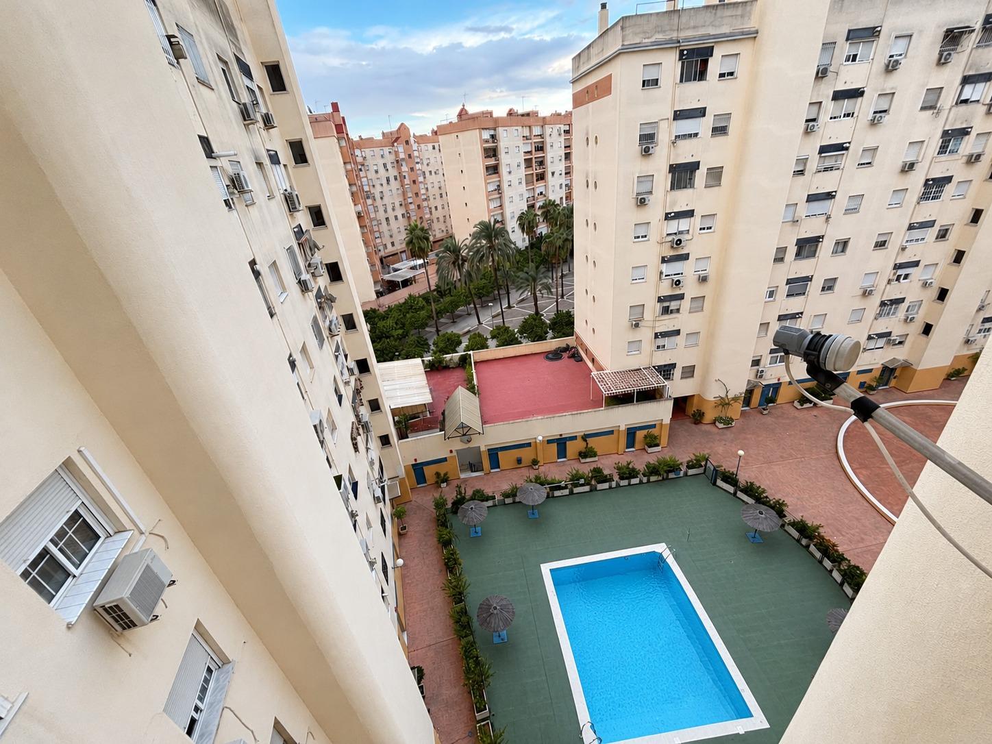 ¡ESTUPENDO PISO EN URBANIZACION PARQUEFLORES!