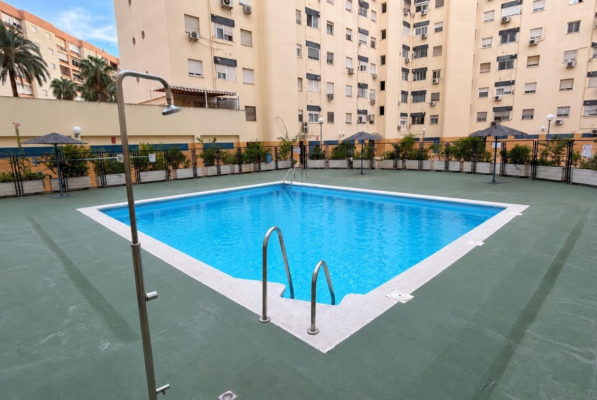 ¡ESTUPENDO PISO EN URBANIZACION PARQUEFLORES!