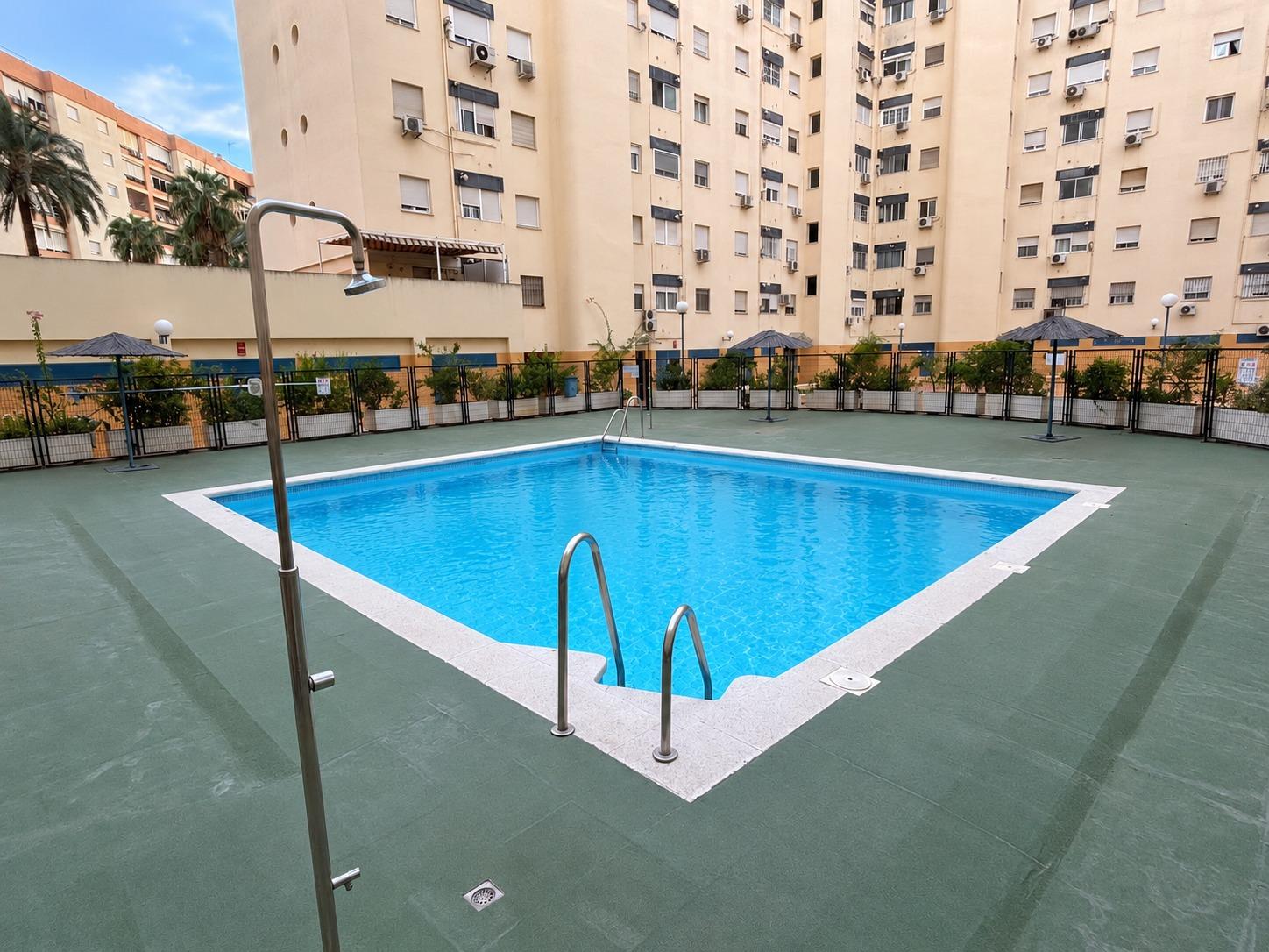 ¡ESTUPENDO PISO EN URBANIZACION PARQUEFLORES!
